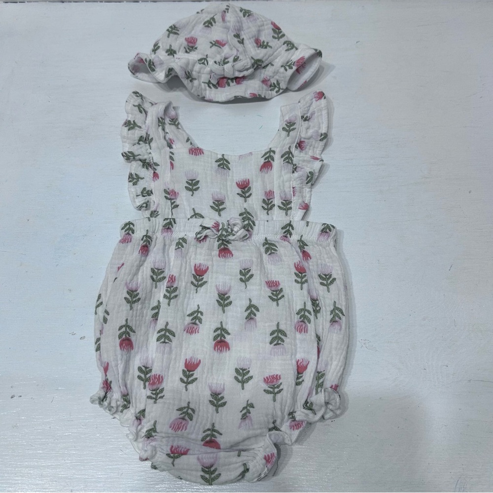 Emily and Oliver Girl White Floral‎ Romper Hat Set Size 18 Months